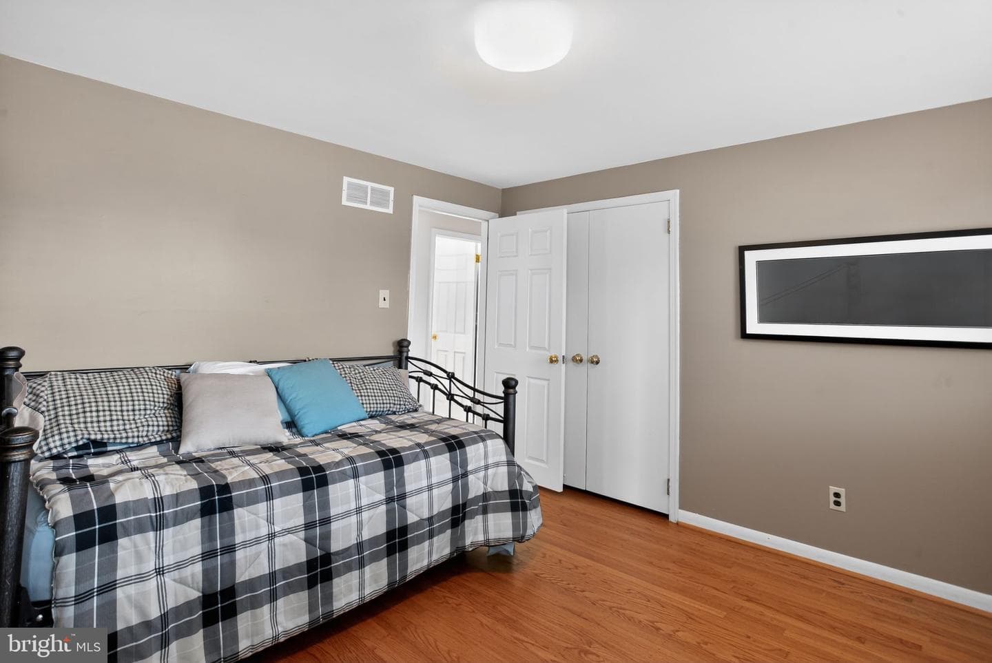 1221 Thomas Drive photo 25