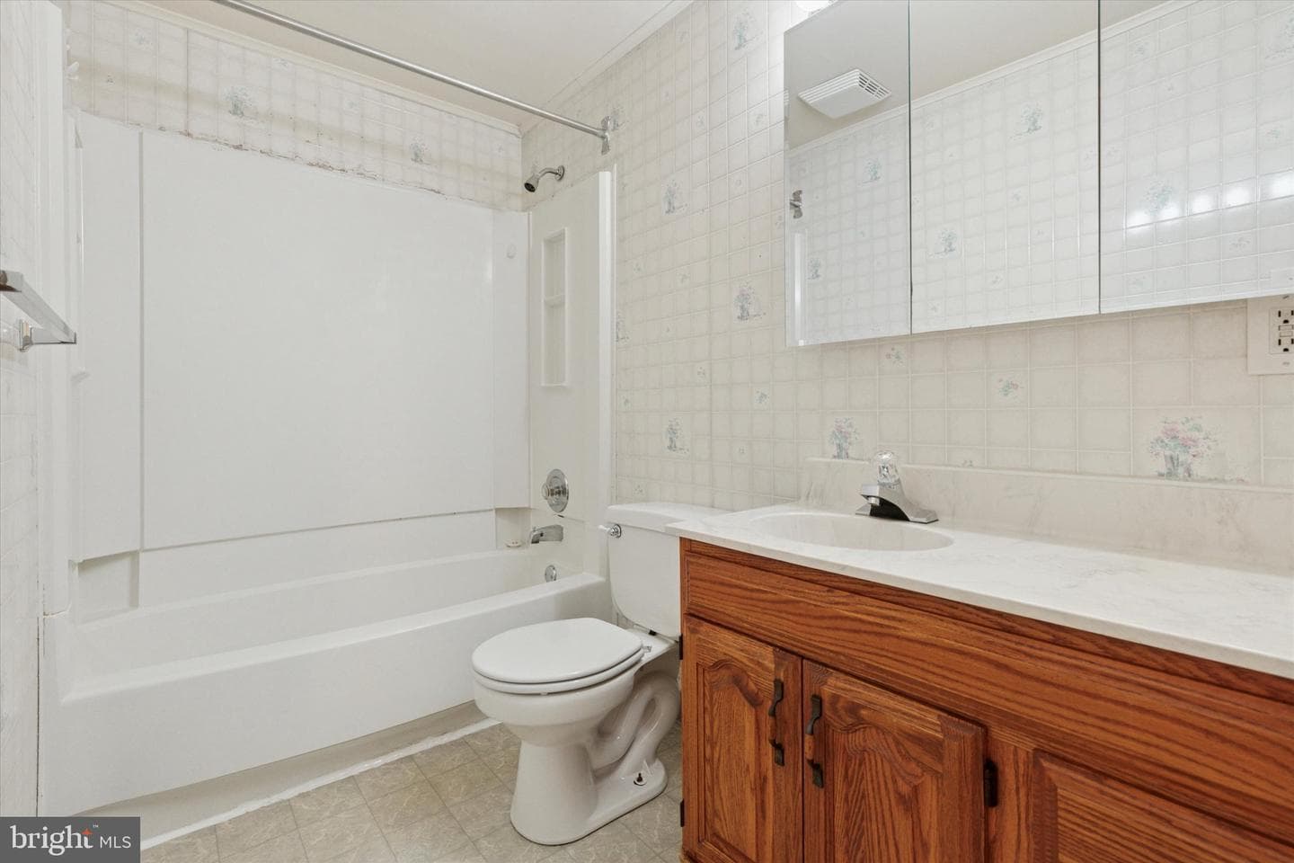 742 N Hanover Street photo 16