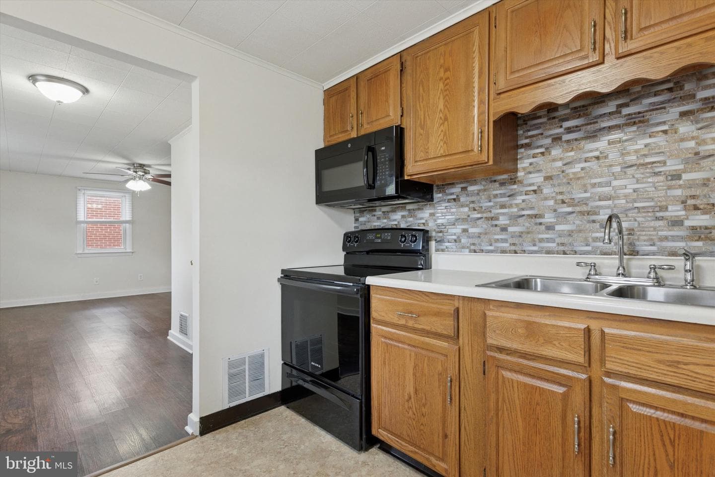 742 N Hanover Street photo 9