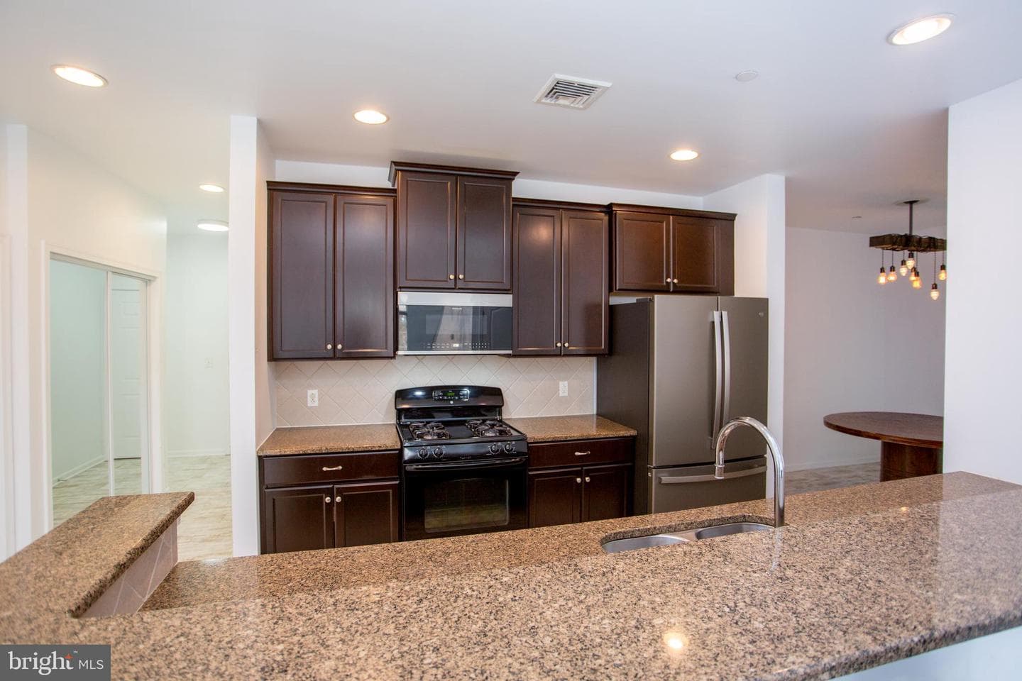523 Carson Terrace photo 32