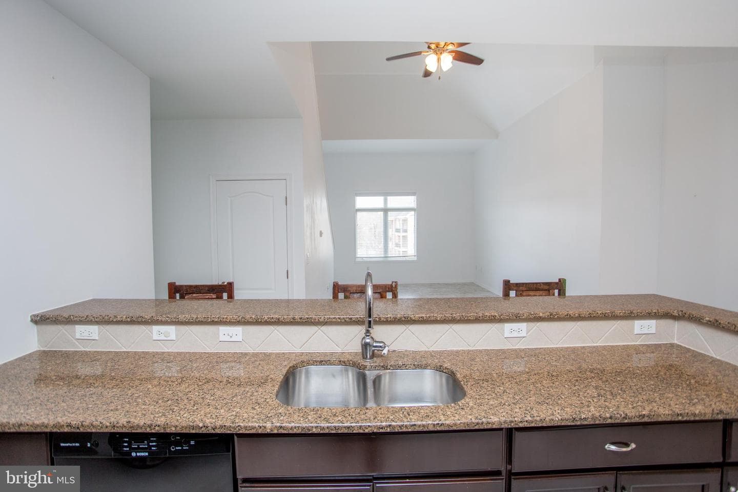 523 Carson Terrace photo 37