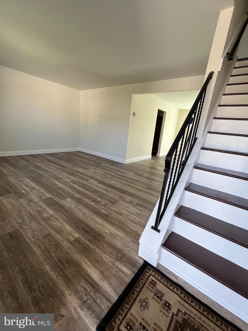 516 Colonial Drive photo 2