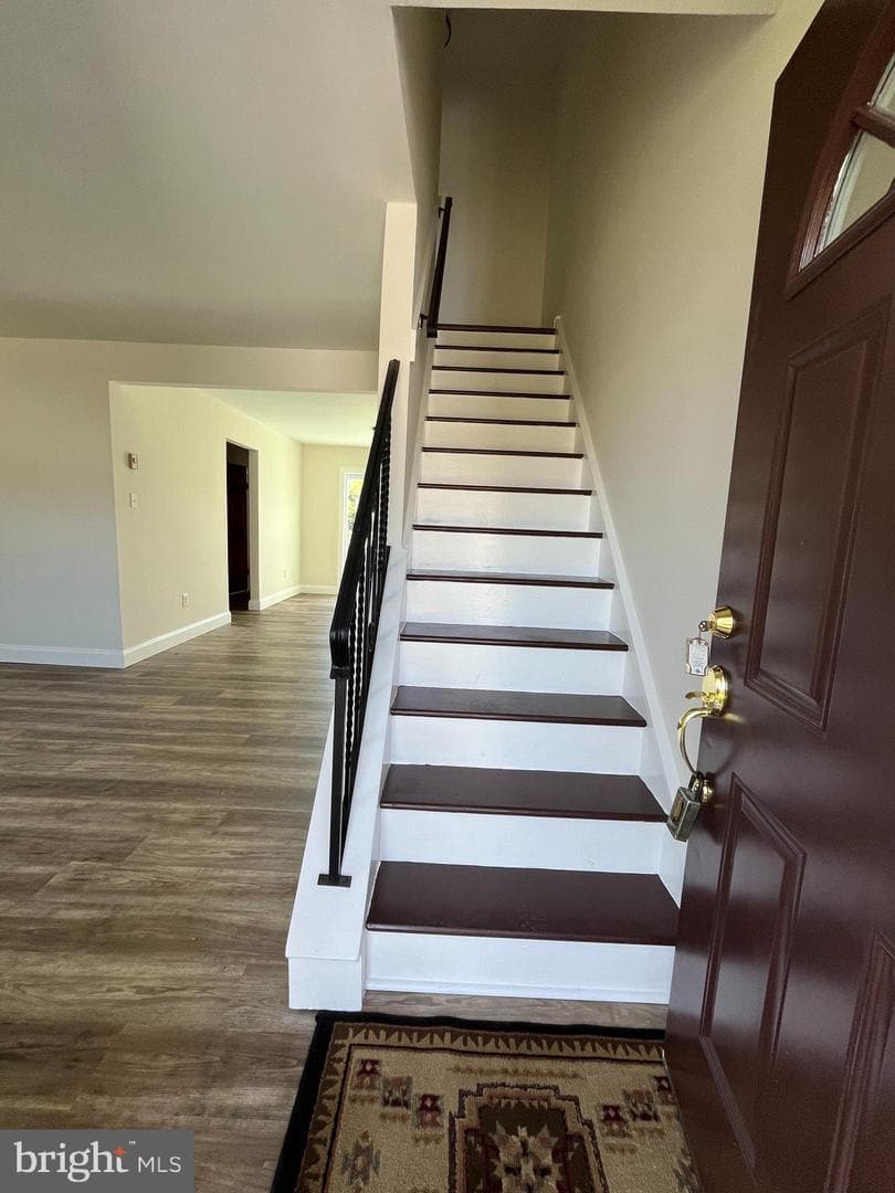 516 Colonial Drive photo 3