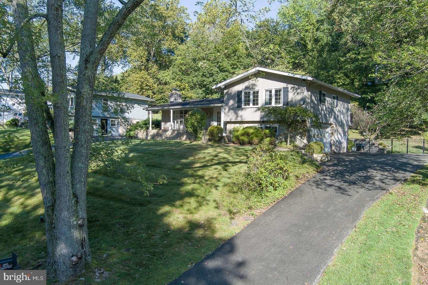 935 Longview Road photo 3