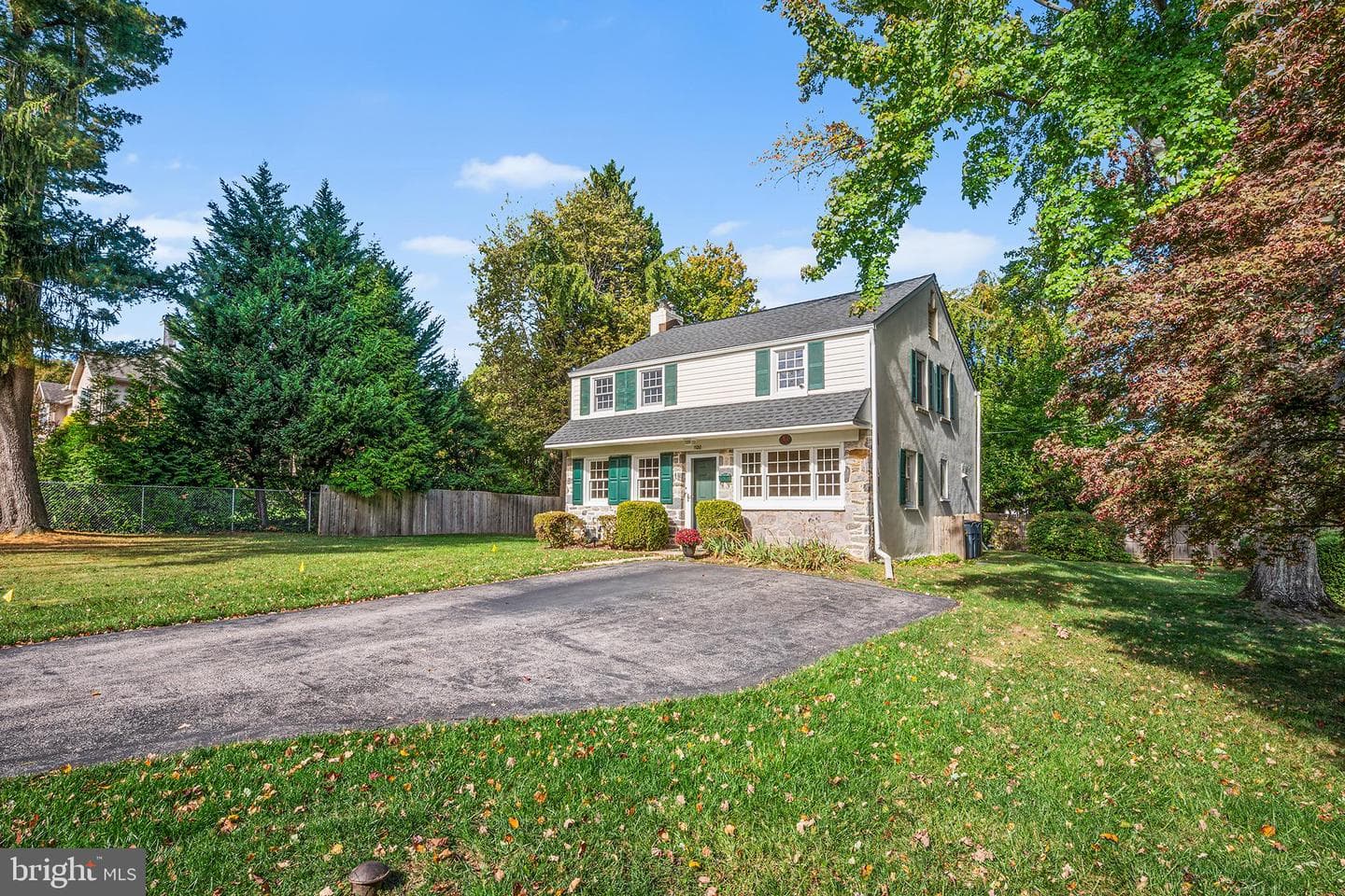 1120 Maplecrest Circle photo 1