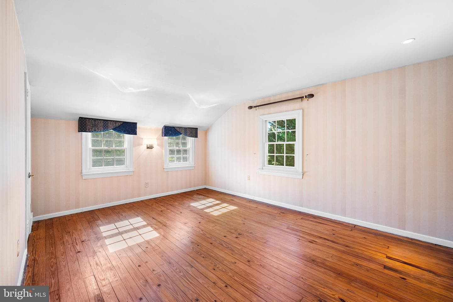 1120 Maplecrest Circle photo 15