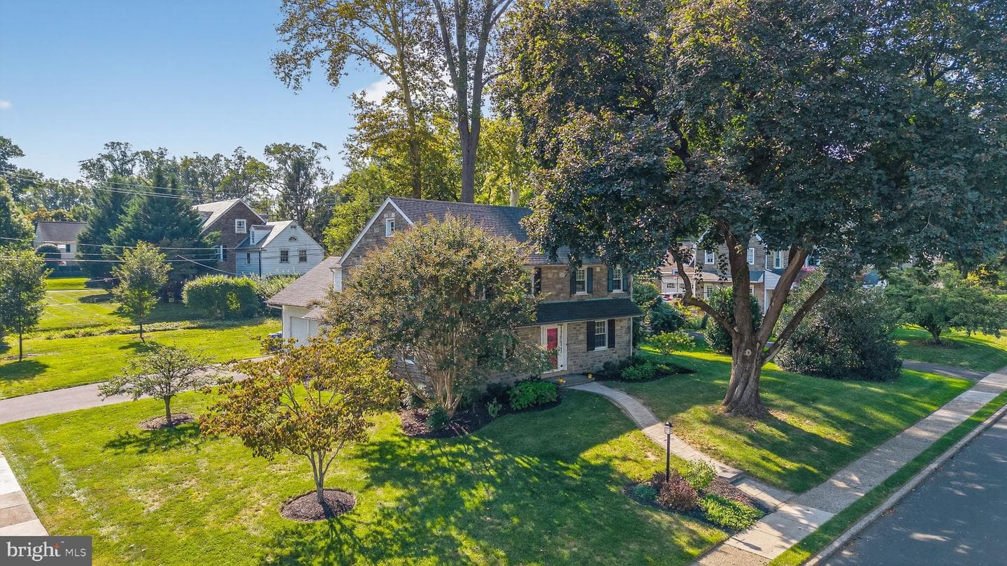 1902 Lambert Road photo 29