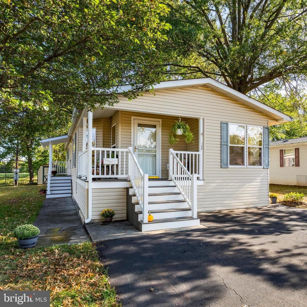 109 Hickory Drive, Hatfield