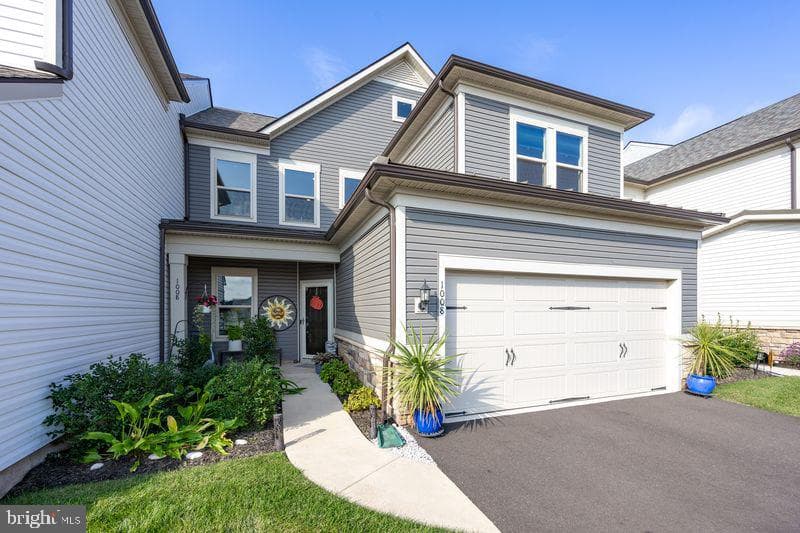1008 Campbell Way photo 3