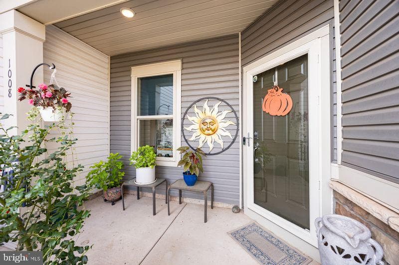 1008 Campbell Way photo 4