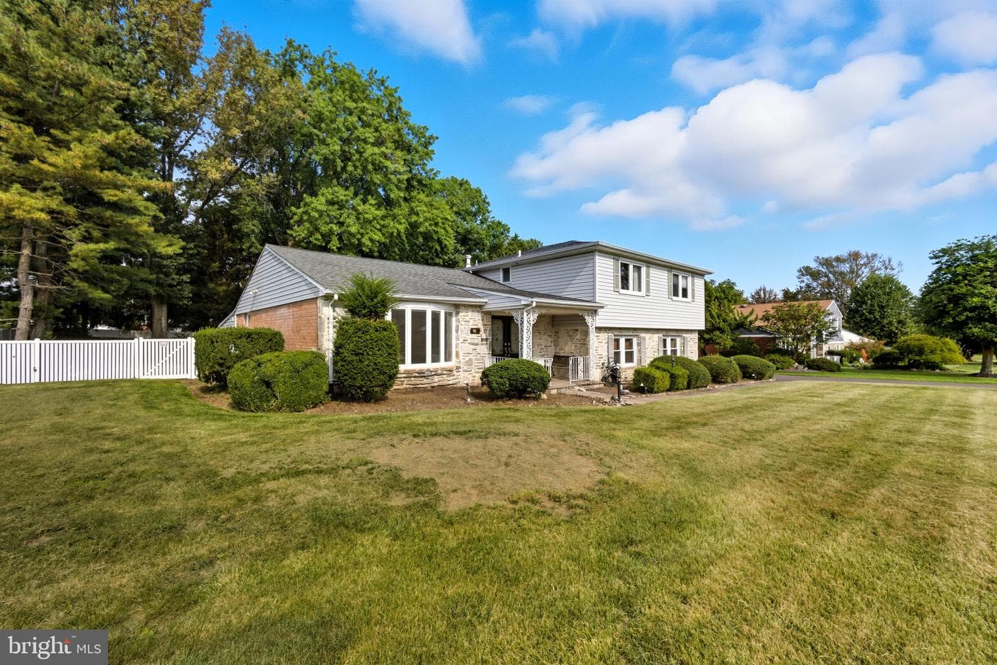 985 Milkweed Lane photo 4