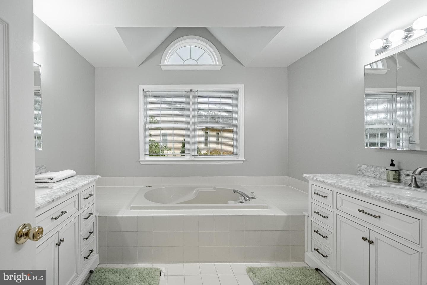 206 Bolton Court photo 17