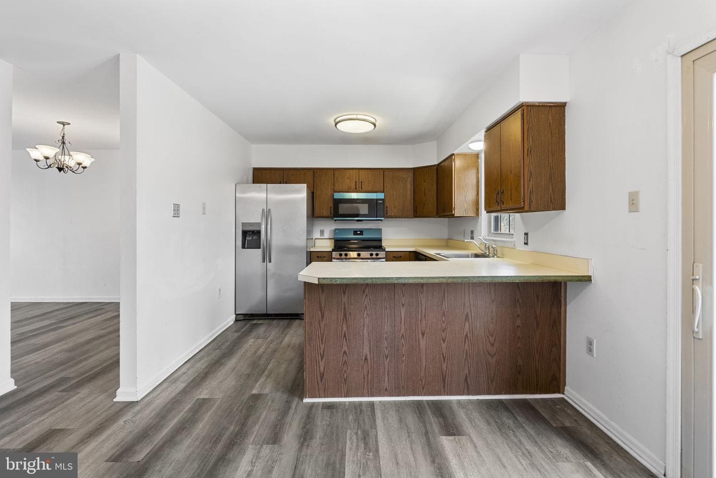 524 Oaktree Court photo 10