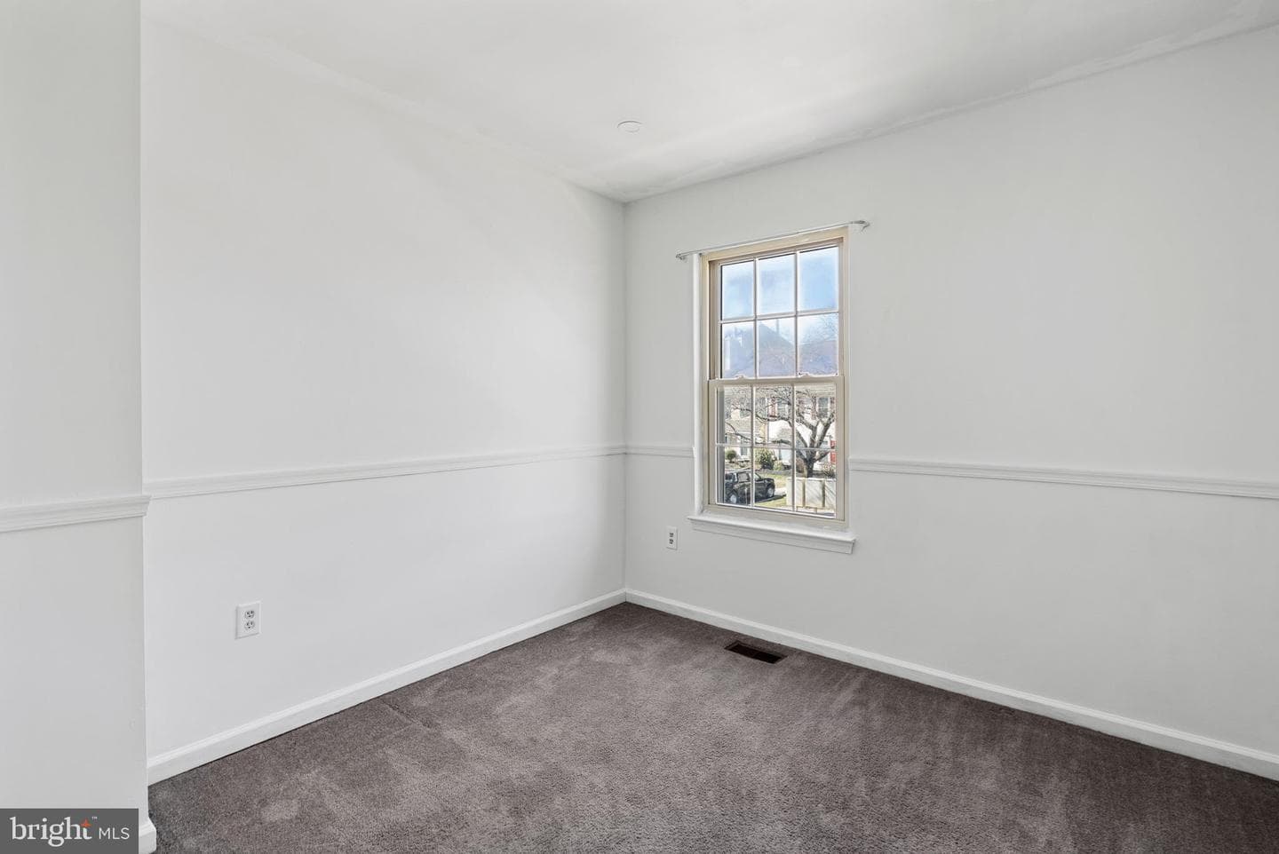 524 Oaktree Court photo 18