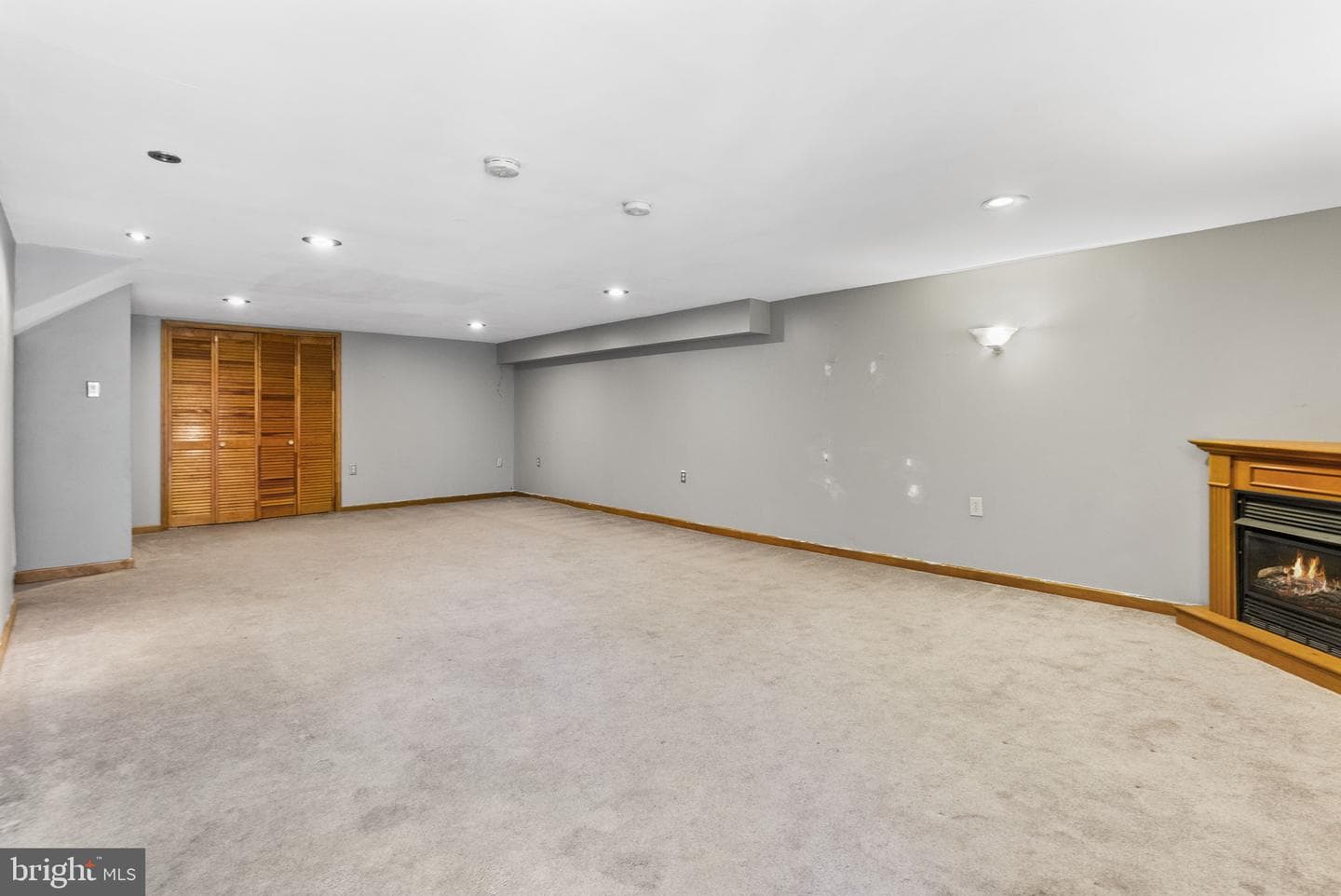 524 Oaktree Court photo 24