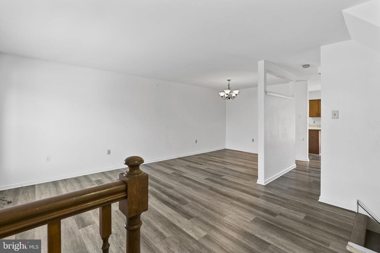524 Oaktree Court photo 3