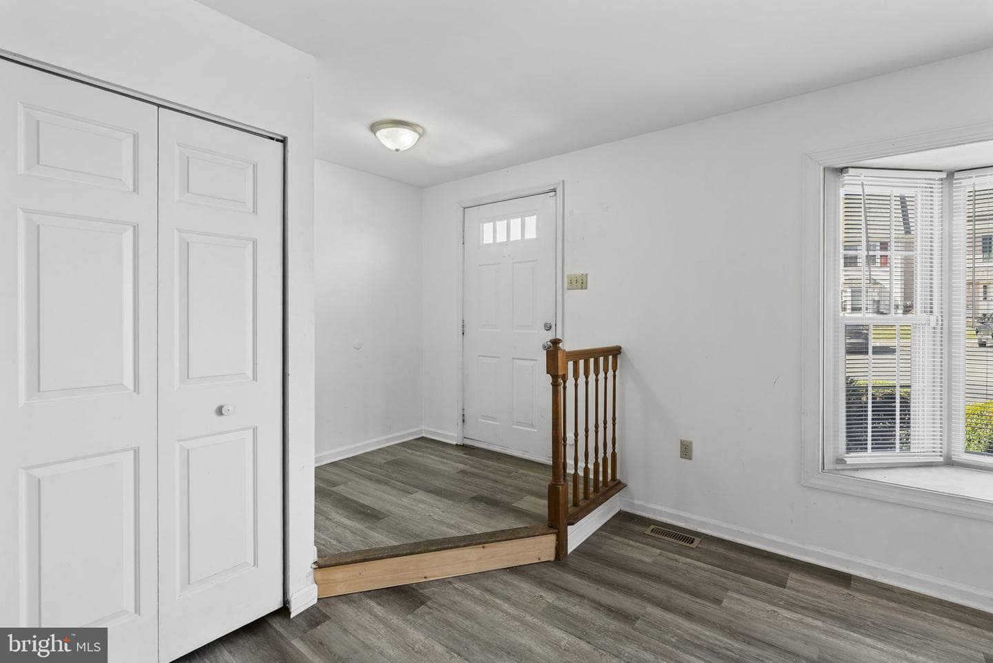 524 Oaktree Court photo 4