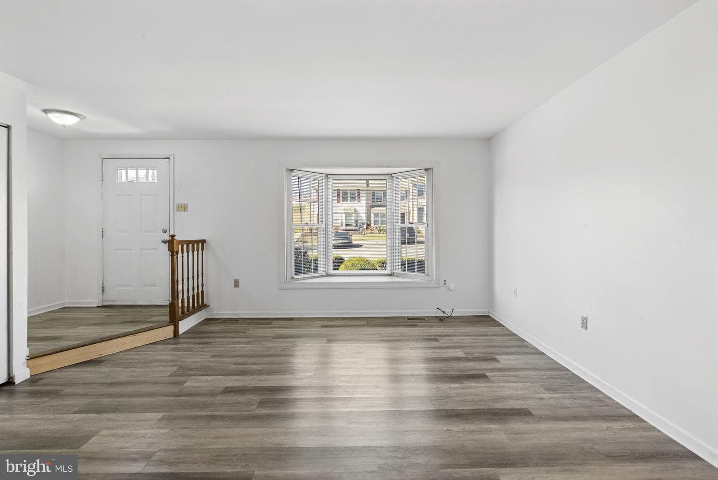 524 Oaktree Court photo 8