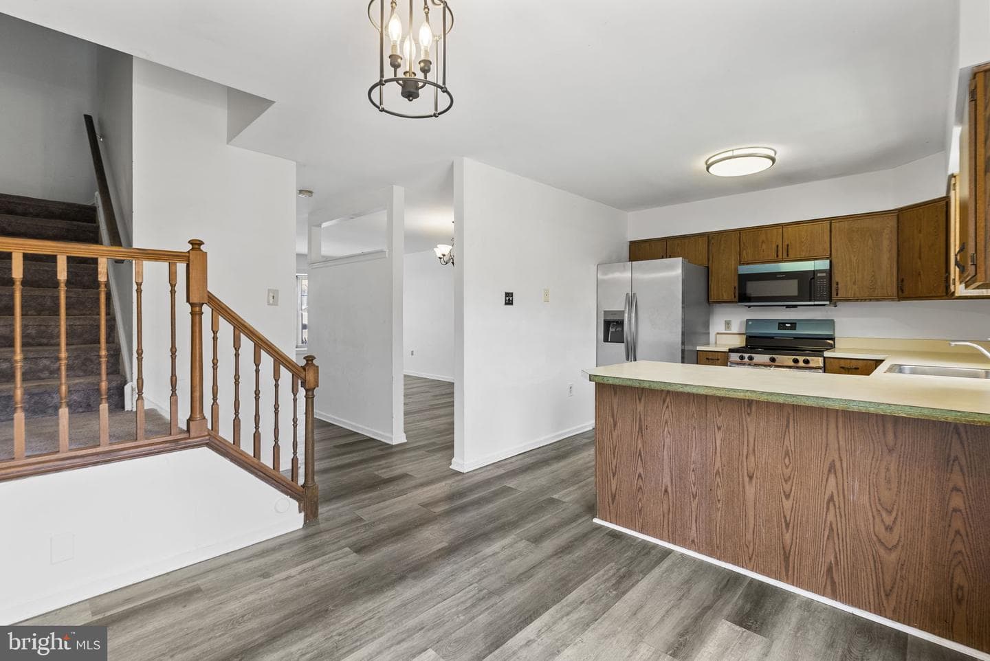 524 Oaktree Court photo 9