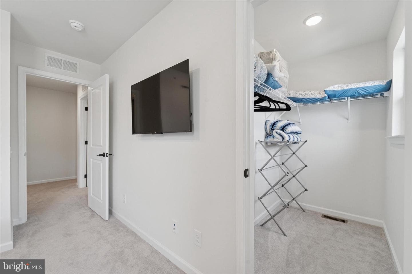 723 Finlay Drive photo 28