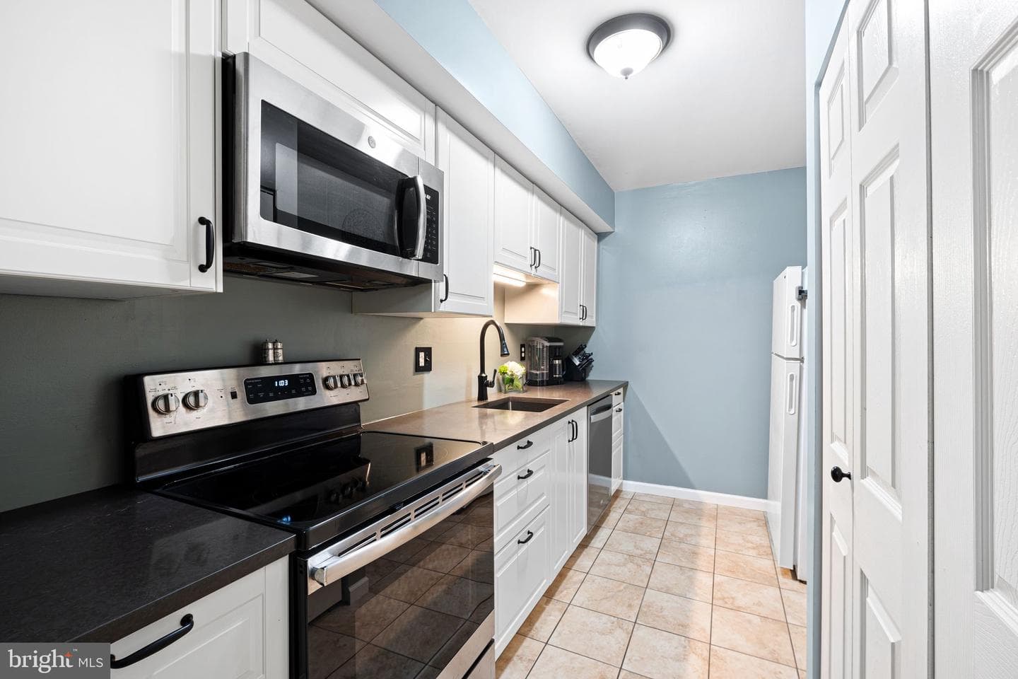 709 Middleton Place photo 8