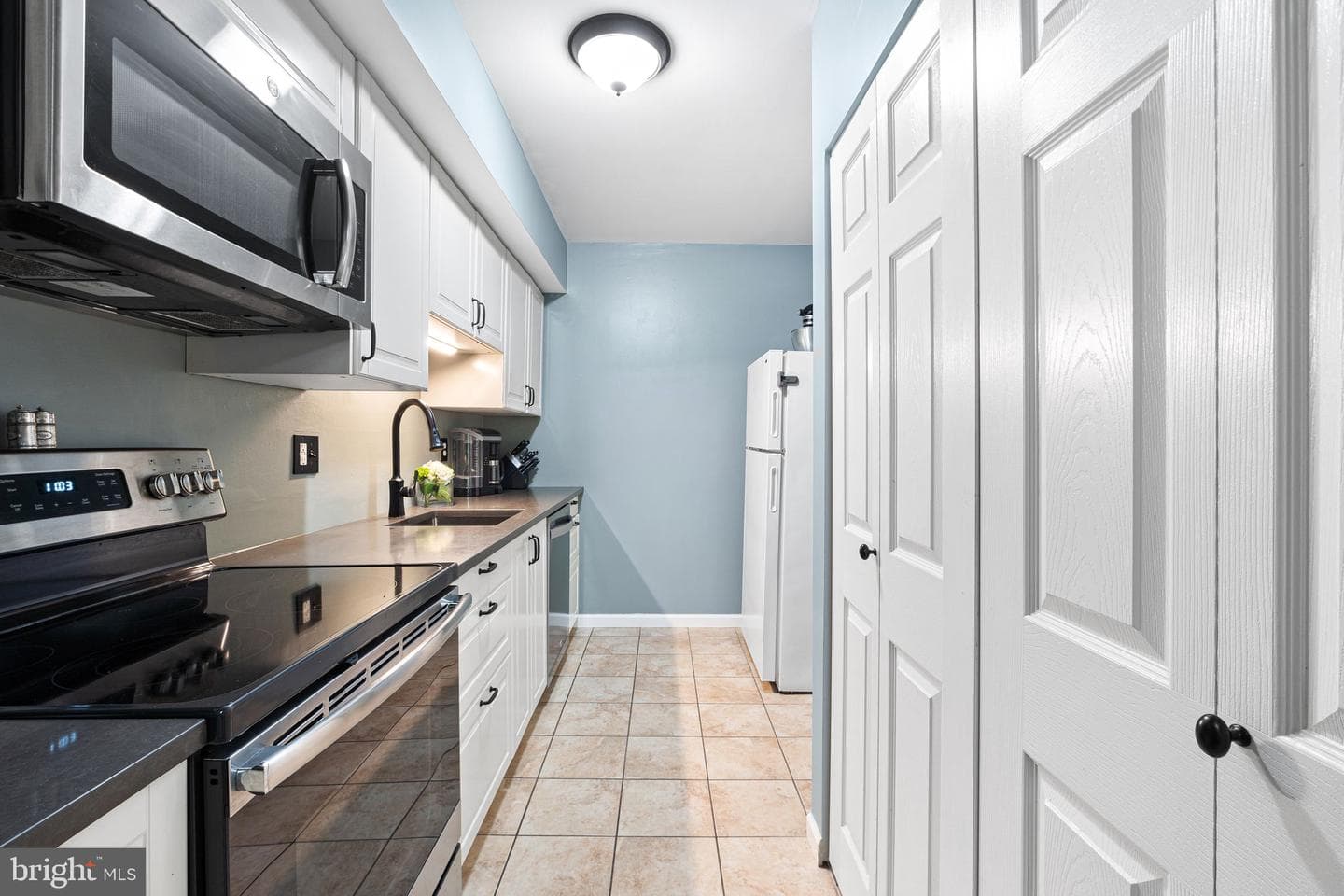709 Middleton Place photo 9