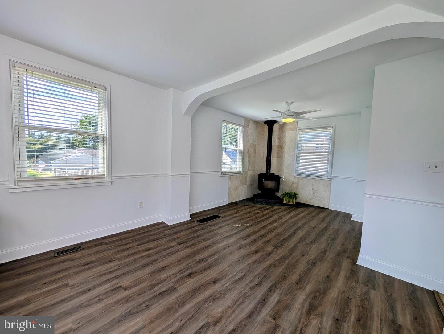 240 Roberts Avenue photo 24
