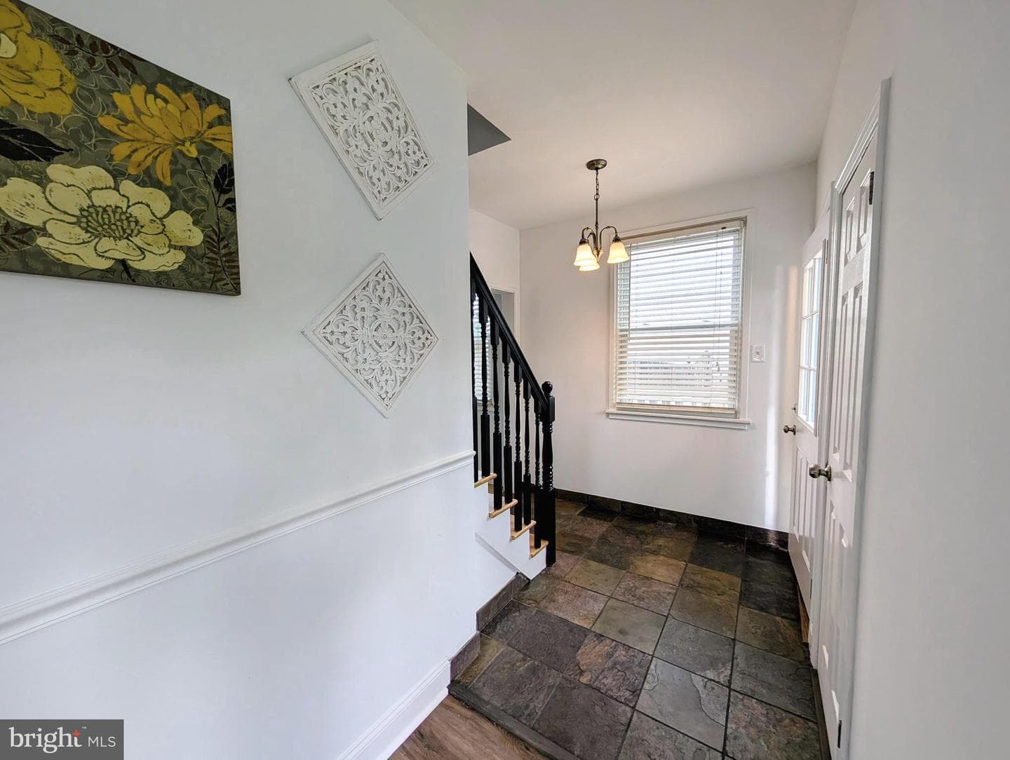 240 Roberts Avenue photo 27