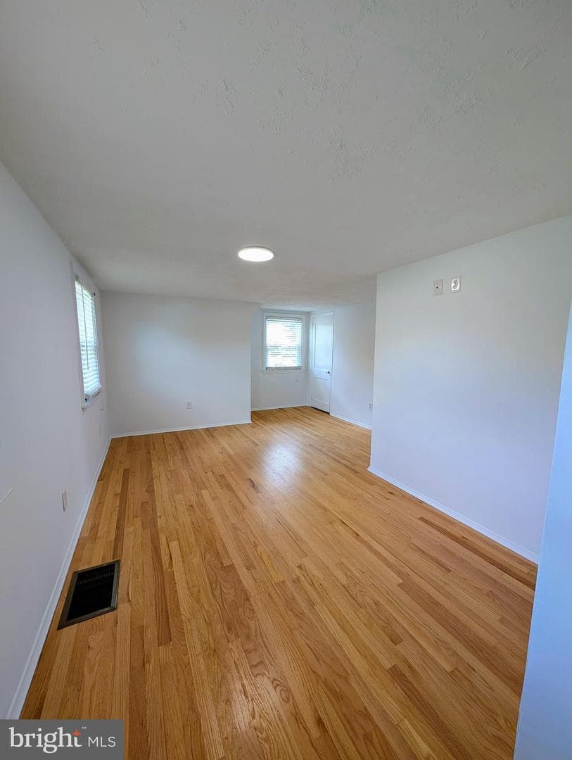 240 Roberts Avenue photo 33
