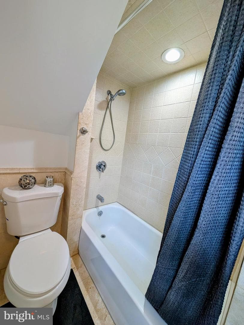 240 Roberts Avenue photo 38