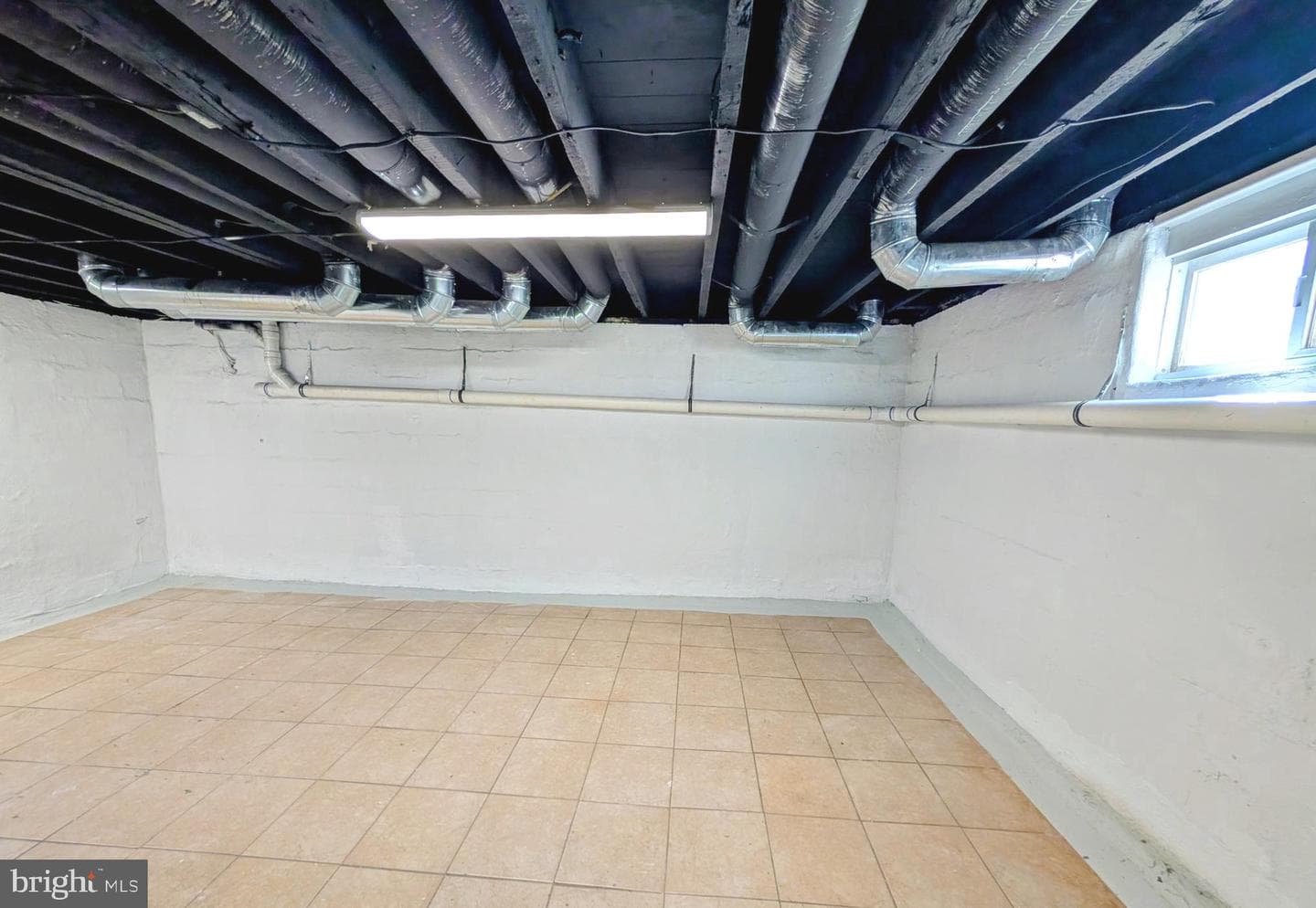 240 Roberts Avenue photo 44