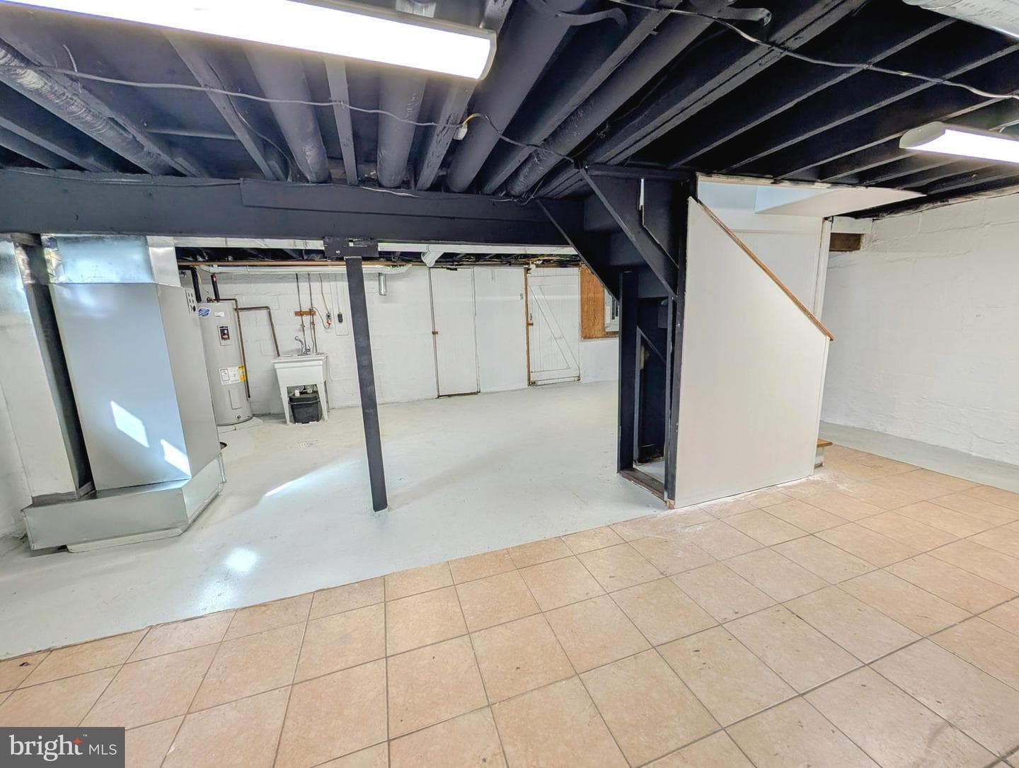 240 Roberts Avenue photo 45