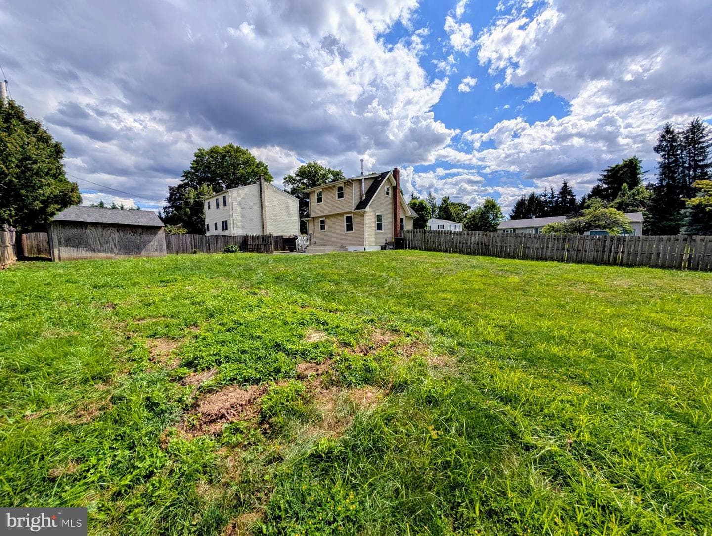 240 Roberts Avenue photo 48