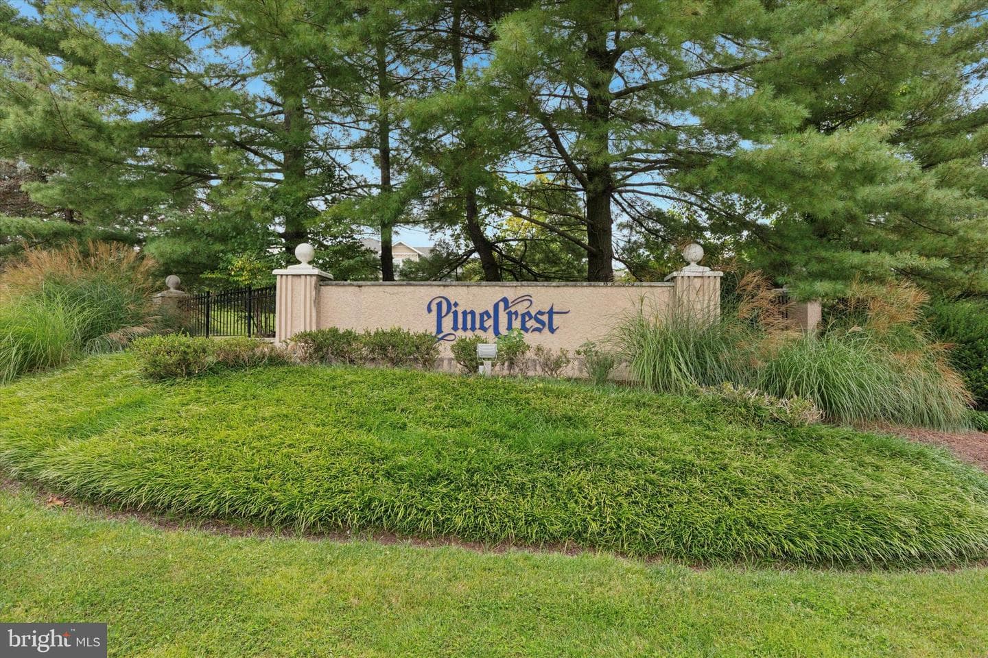 405 Country Club Drive photo 2