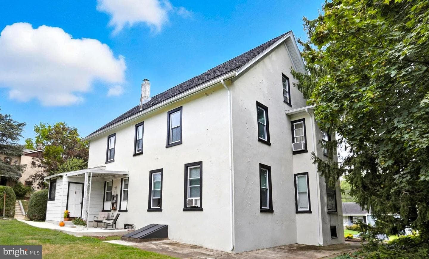 523 Bridge Street photo 10