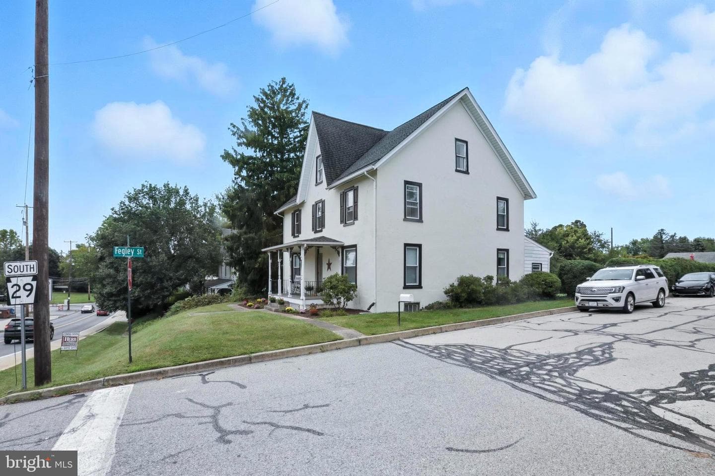 523 Bridge Street photo 11