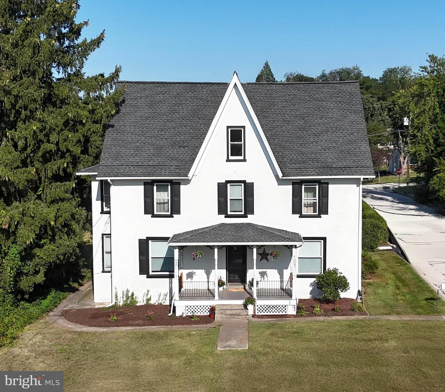523 Bridge Street photo 2