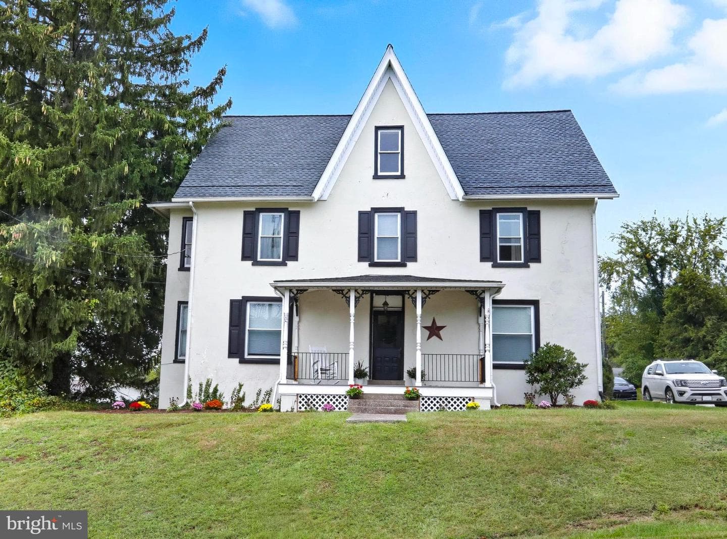 523 Bridge Street photo 3