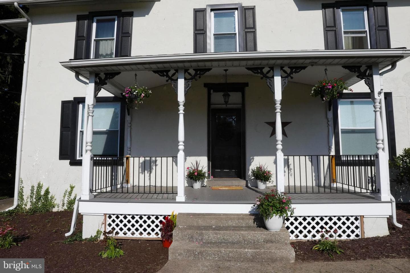 523 Bridge Street photo 4