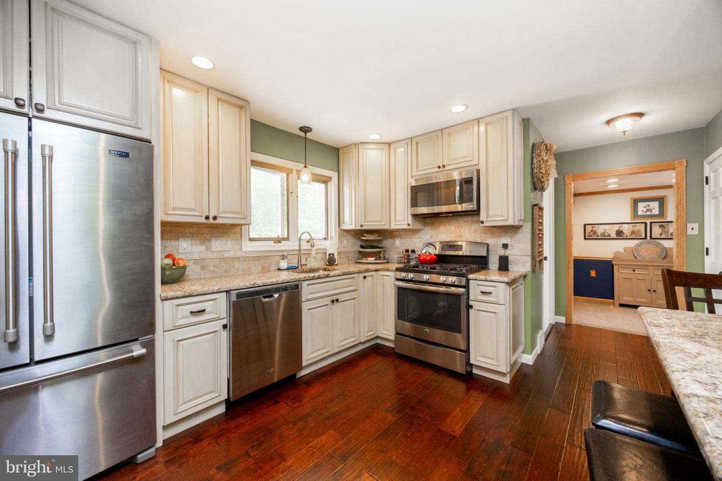 709 N Henderson Road photo 12