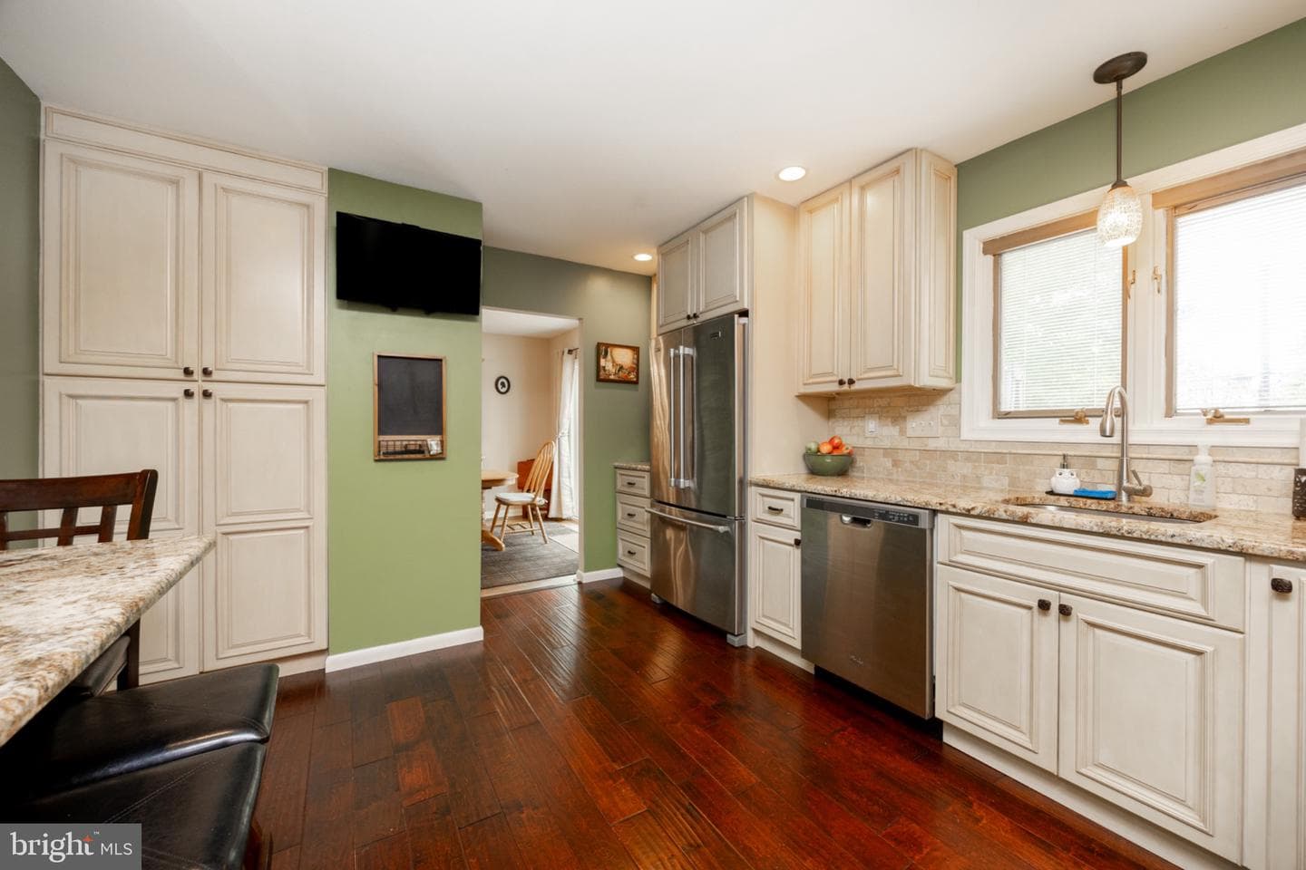 709 N Henderson Road photo 14