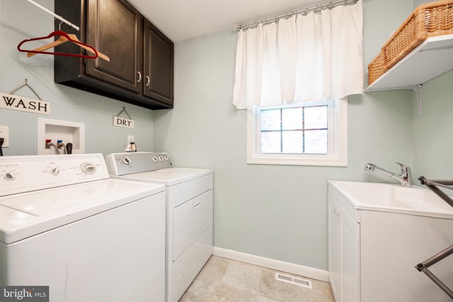 709 N Henderson Road photo 19