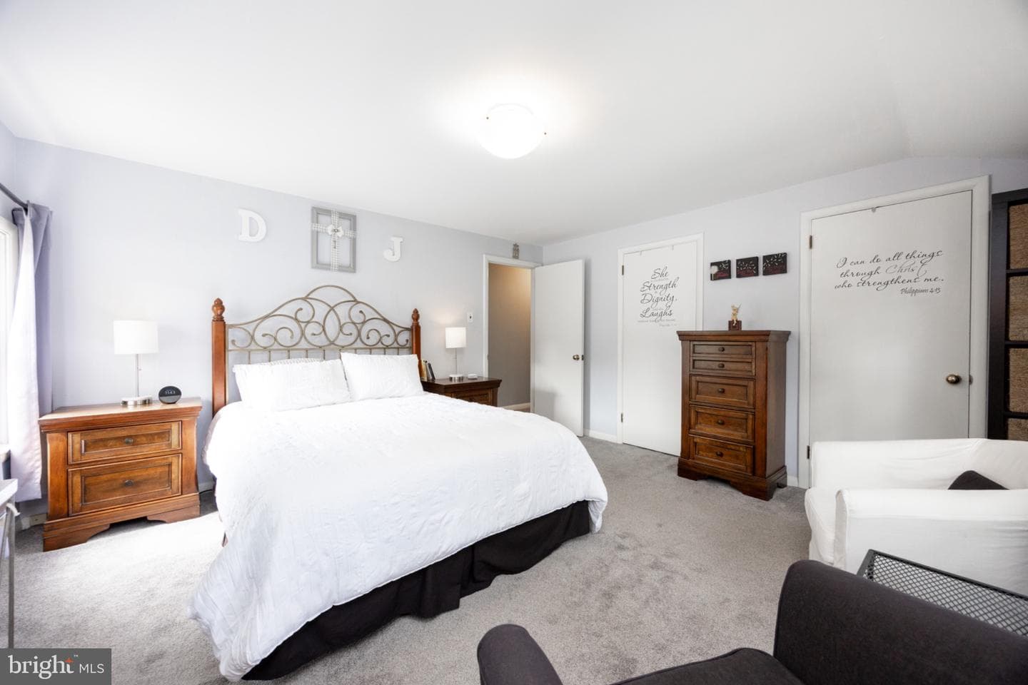 709 N Henderson Road photo 22