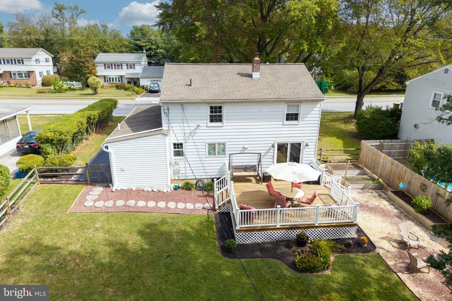 709 N Henderson Road photo 35