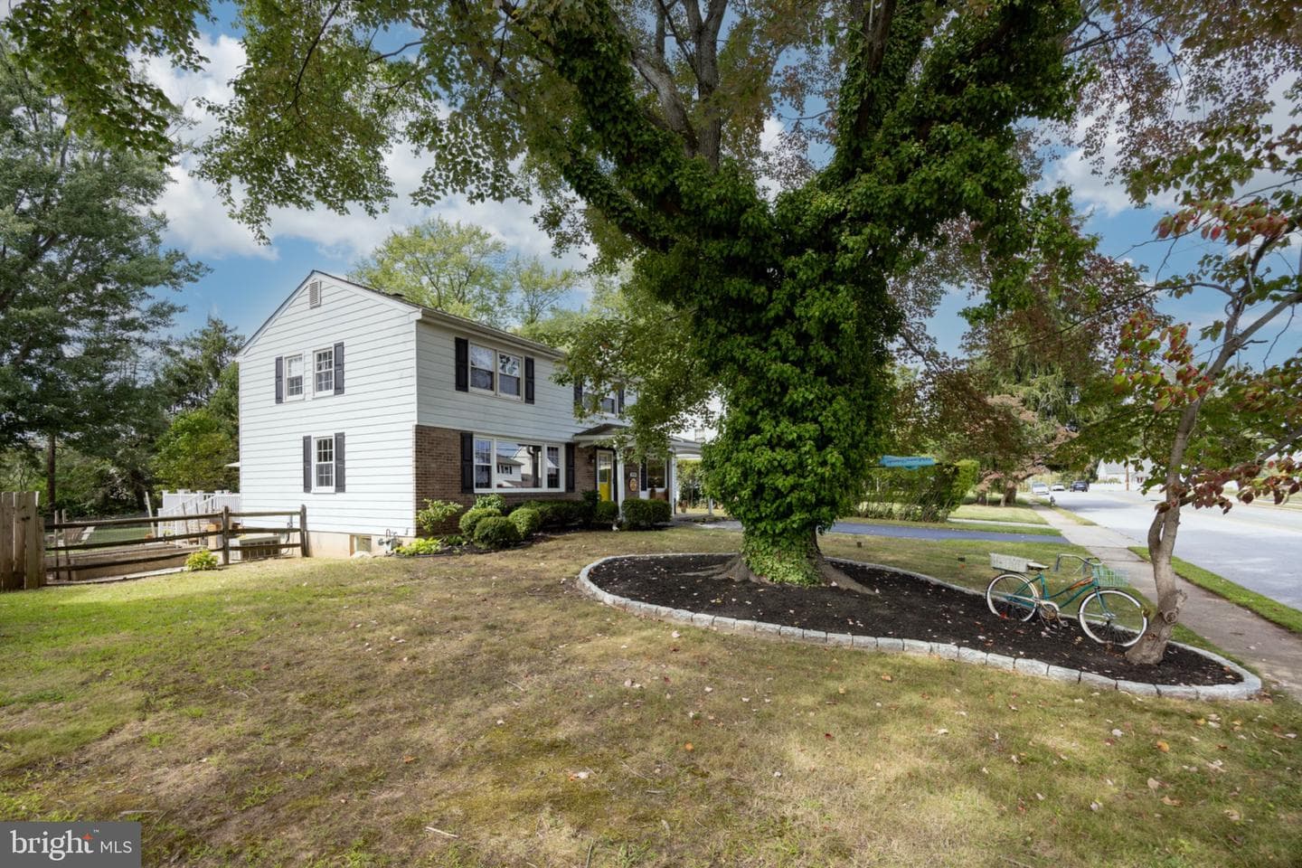 709 N Henderson Road photo 53
