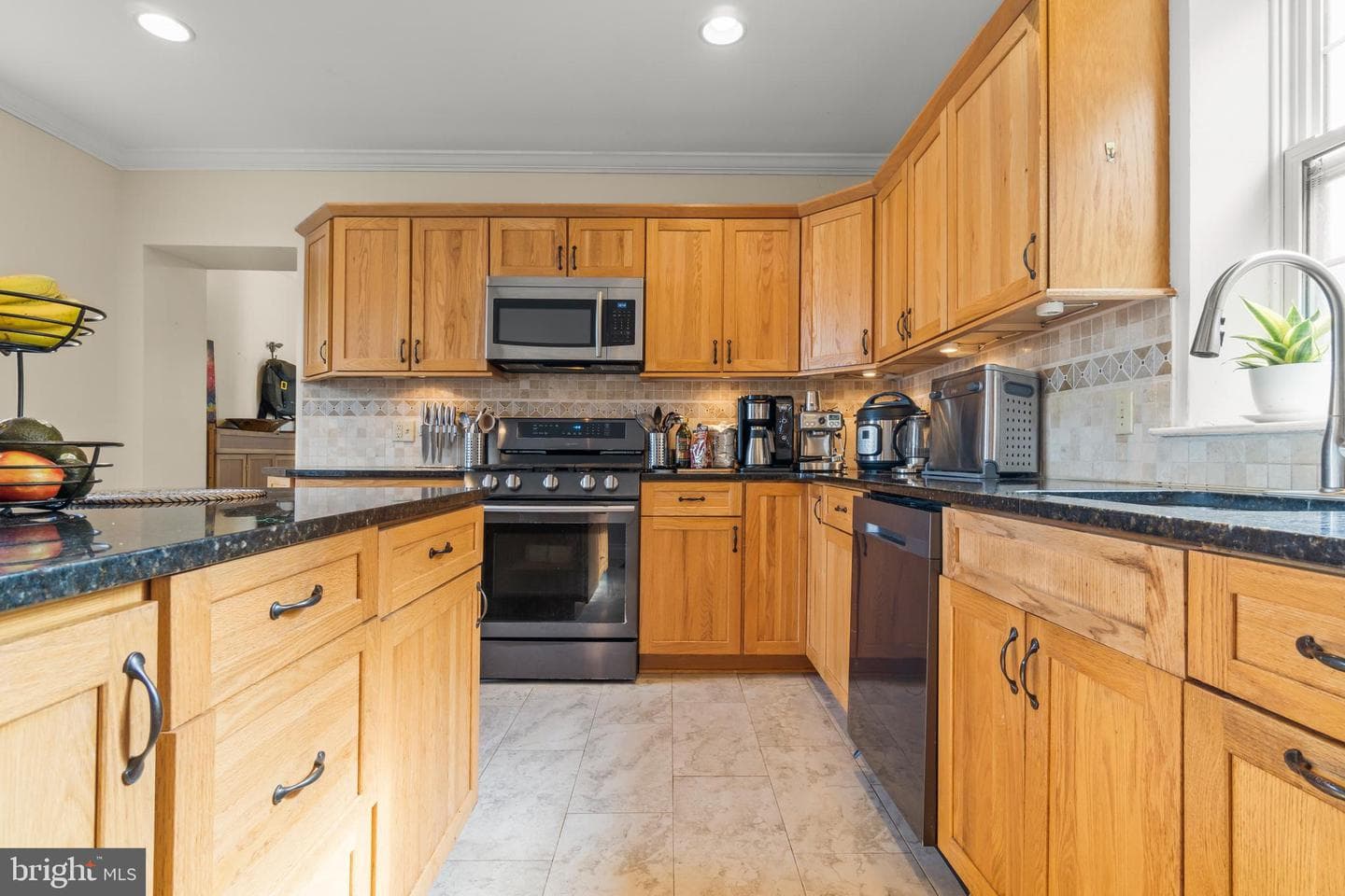727 Tose Street photo 9
