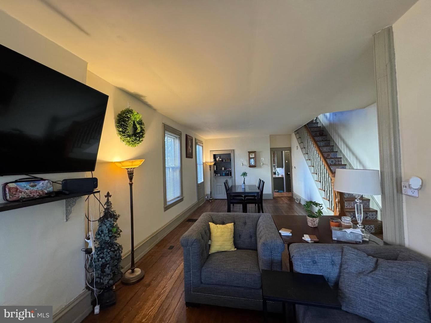 211 E Freedley Street photo 10