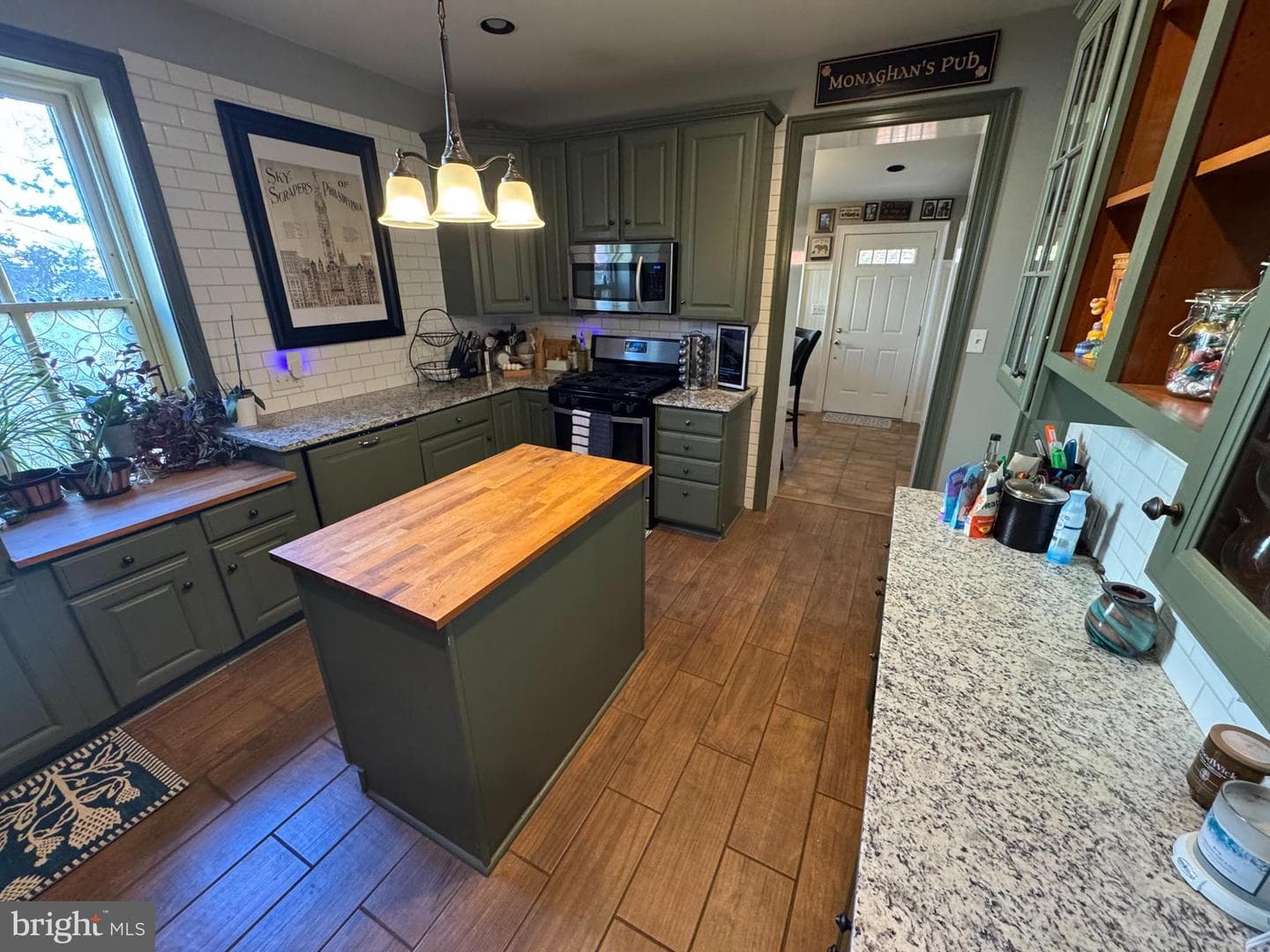 211 E Freedley Street photo 13