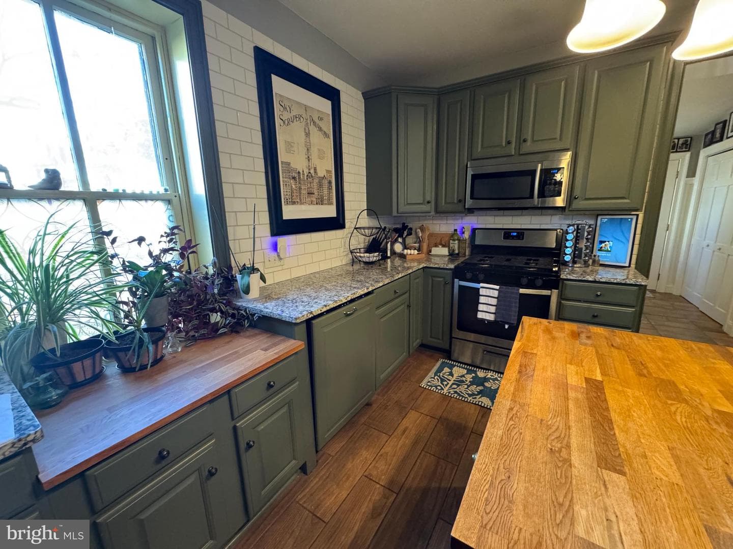 211 E Freedley Street photo 14