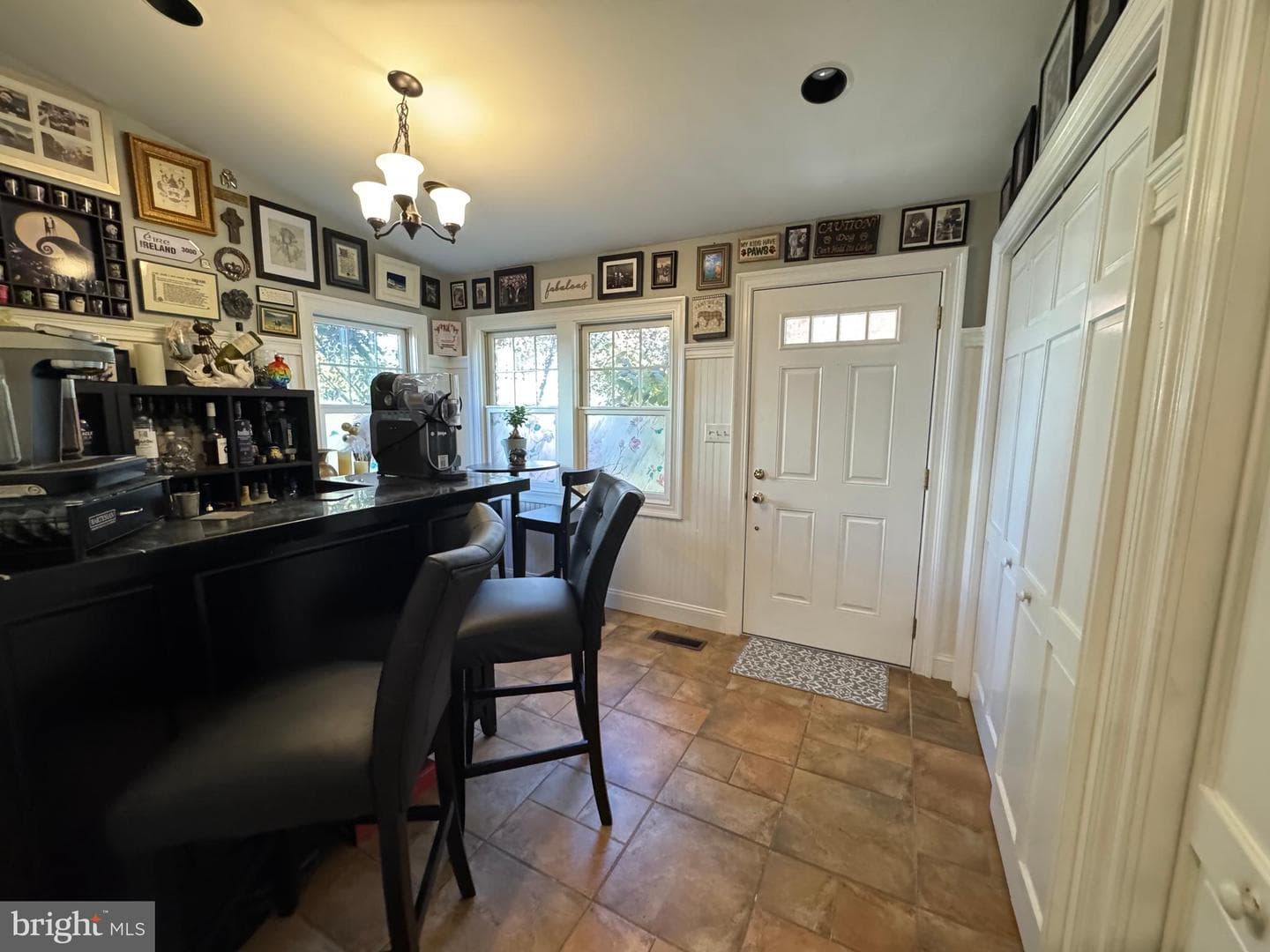 211 E Freedley Street photo 15
